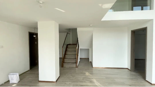 易高好膩?zhàn)痈嬖V您，耐水膩?zhàn)哟蚰r(shí)應(yīng)注意的問題