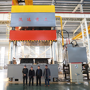 2500噸復(fù)合材料成型液壓機_大型四柱液壓機廠家