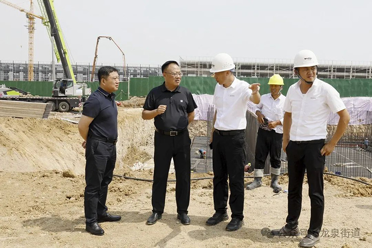 滕州市領(lǐng)導(dǎo)馬金安、崔波現(xiàn)場調(diào)研沃達(dá)重工智能精密伺服液壓沖床項(xiàng)目