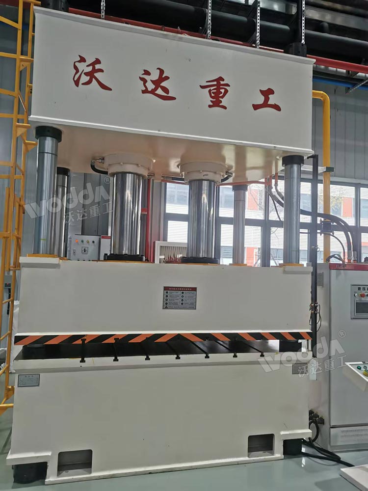 400噸五金配件沖壓液壓機(jī)現(xiàn)場